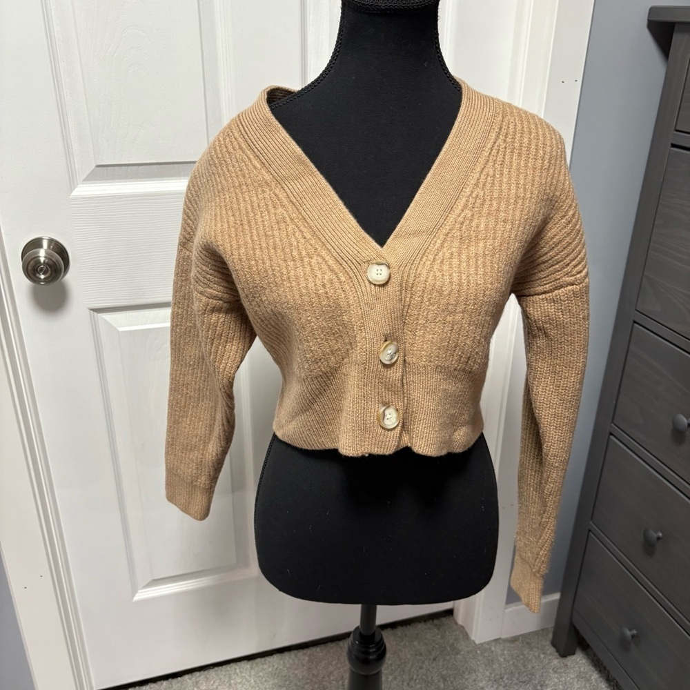 Aritzia - Babaton Sweater